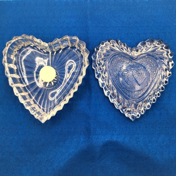 Vintage Crystal Clear Heart Shaped Lidded Trinket Box Hand Crafted in Romania - Picture 3 of 10